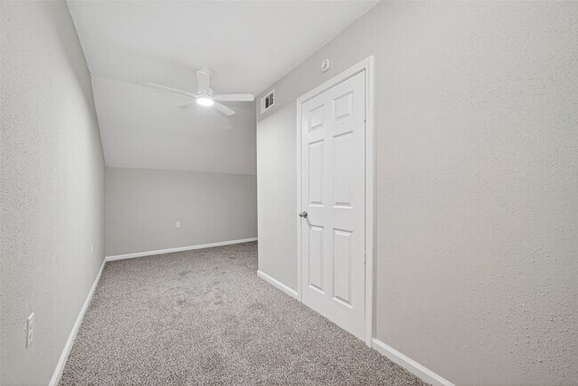 Building Photo - 12227 W Village Dr