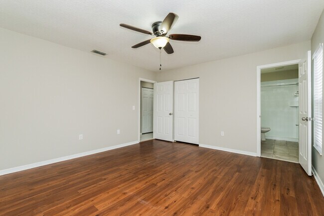 Building Photo - 5041 Circus Ln