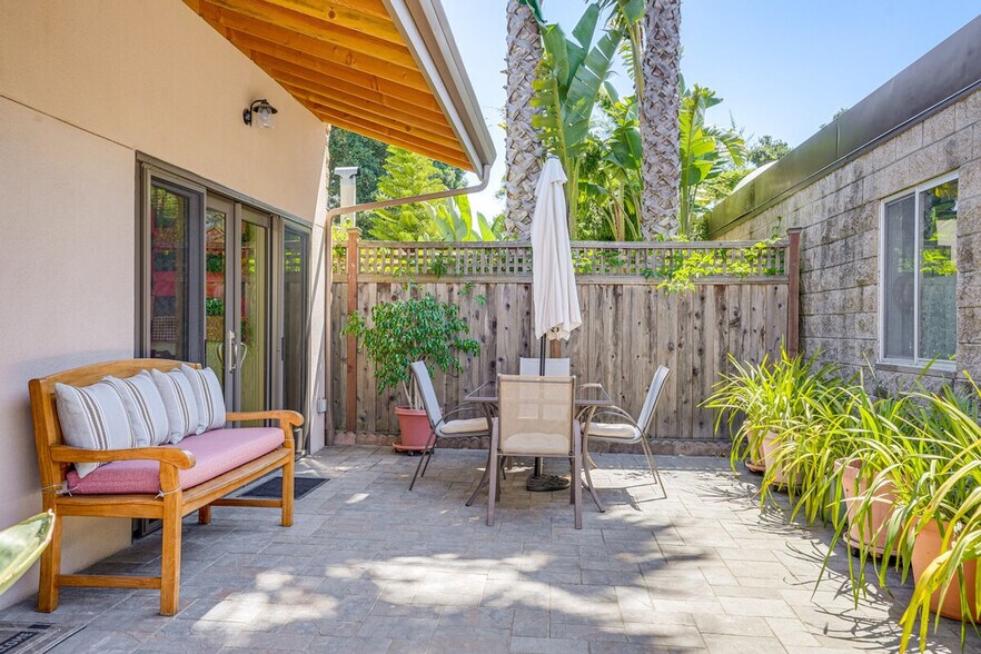 Building Photo - 2820 Van Buren St