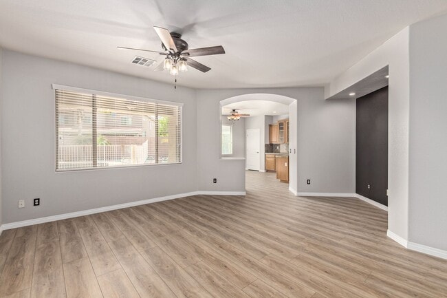 Building Photo - Lovely home in cul-de-sac lot with fenced pool!