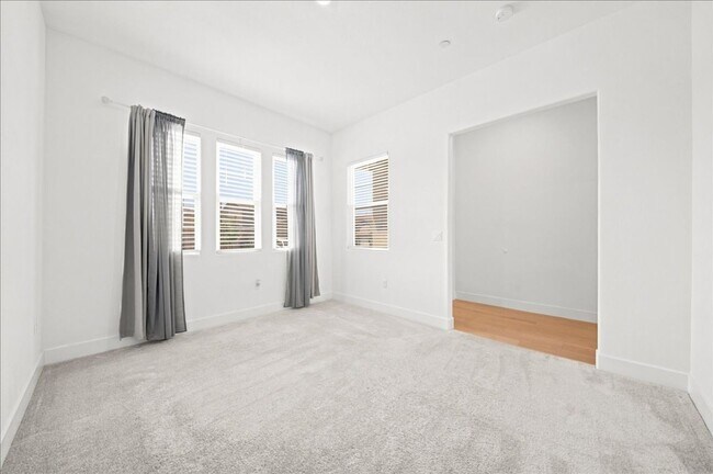 Building Photo - 12725 Parakeet Wy