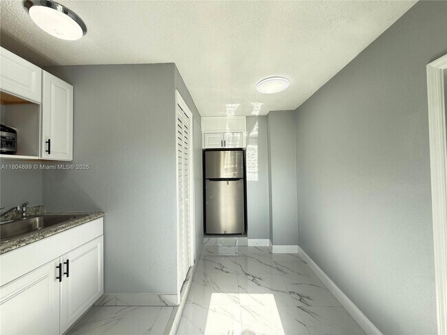 Building Photo - 5137 NW 28th St