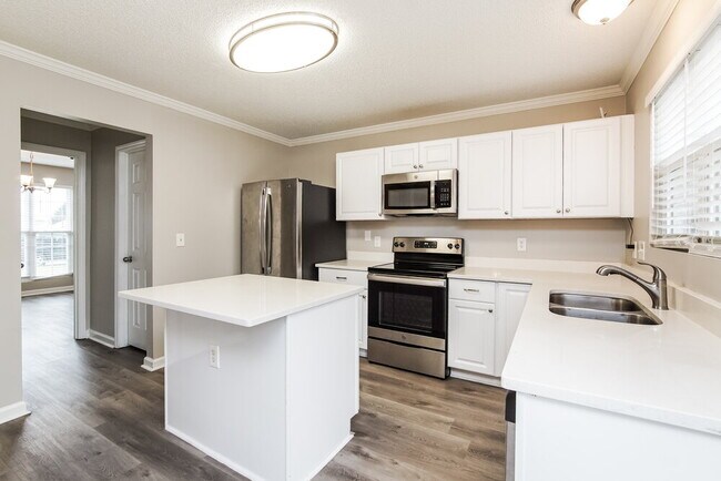 Building Photo - 3020 Hayling Dr