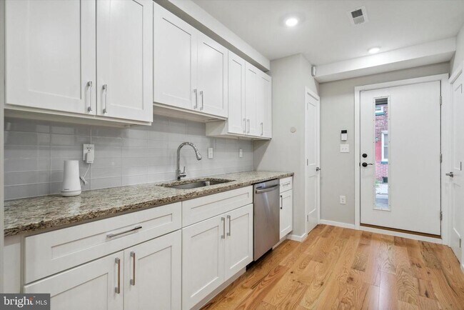 Building Photo - 1705 W Seybert St