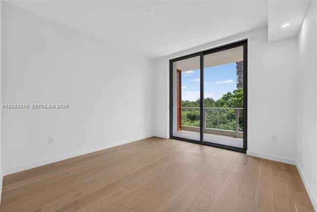 Building Photo - 2200 Brickell Ave