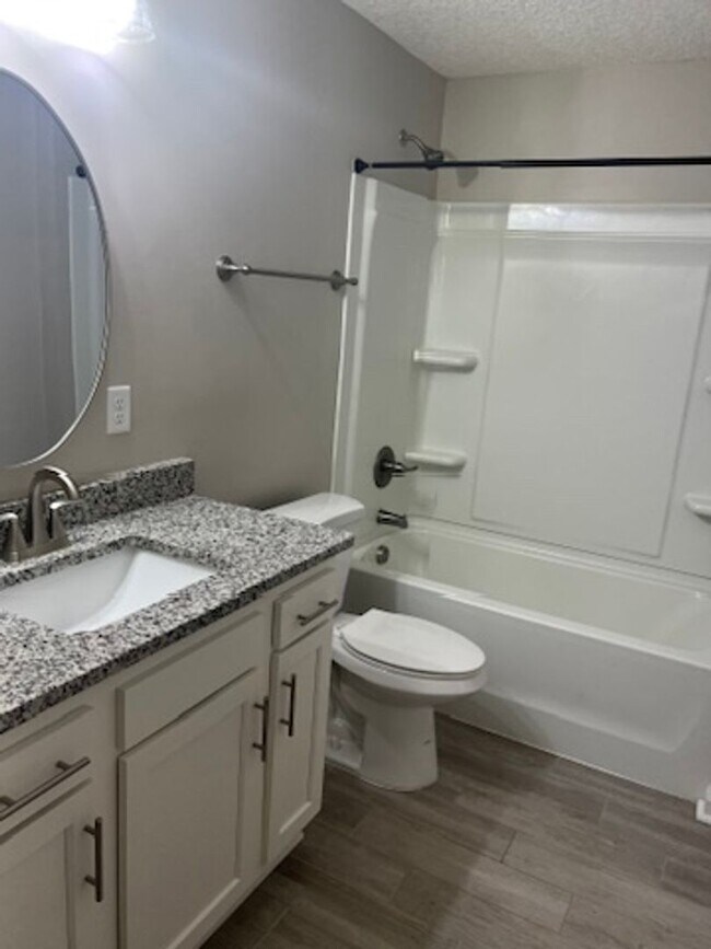 Building Photo - Pristine 4BR/2BA Available Immediately