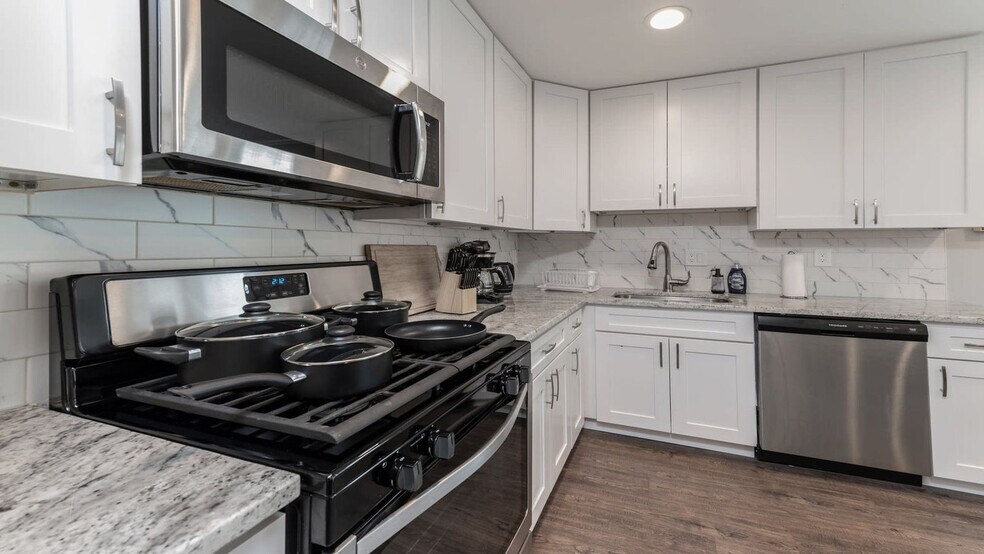 Building Photo - 48 E Reed Ave