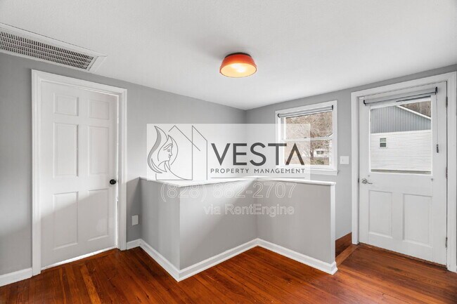 Building Photo - 4 Riddle Rd