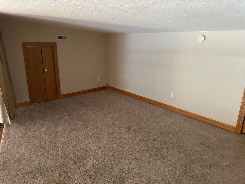 Building Photo - 419 E Grand Ave