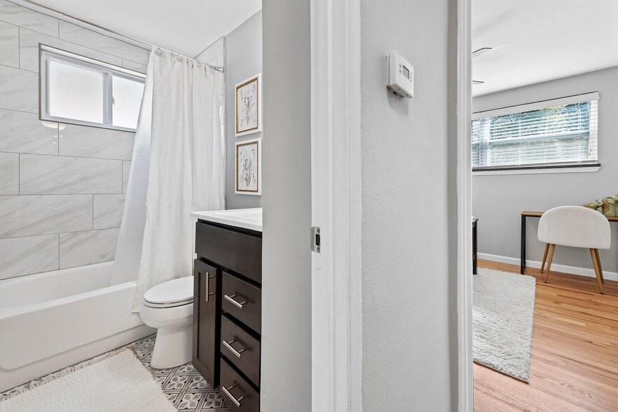 Building Photo - 10128 Manchester Rd