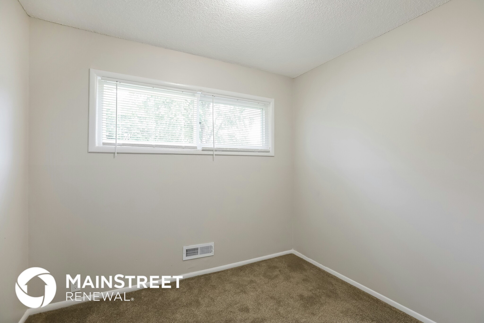 Building Photo - 10903 Bennington Ave