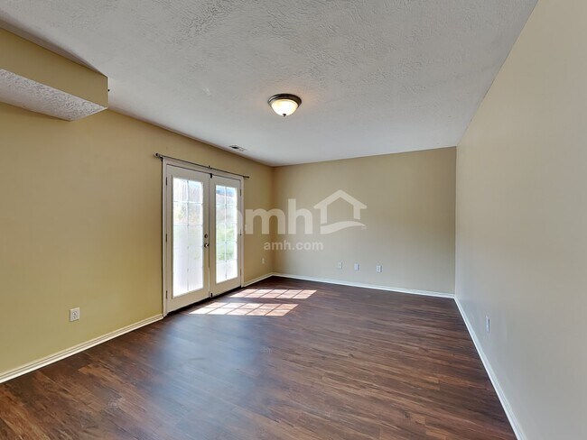 Building Photo - 5870 S Clear Vista Dr