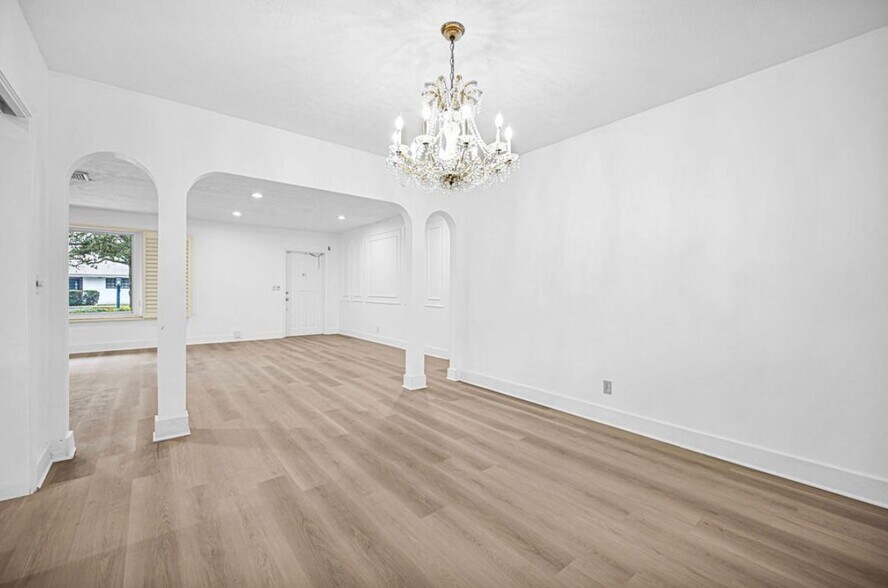 Building Photo - 3900 N 37th Ave