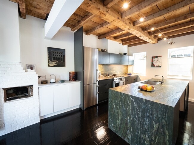 Building Photo - 214 Third St