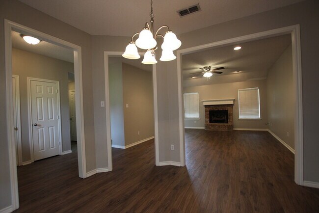 Building Photo - Available Now! 3 Bed 2 Bath Rental in Bullard ISD!