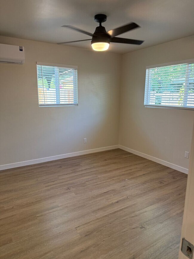 Building Photo - Large Brand New Remodeled 1 Bedroom unit with Washer Dryer Hookups - MUST SEE!!!