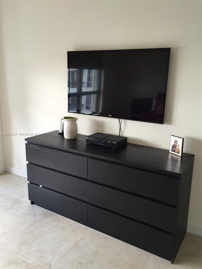 Building Photo - 19101 NE 36th Pl