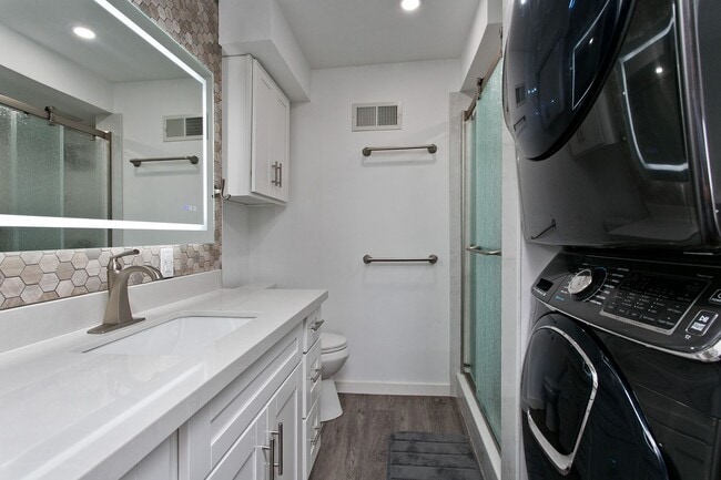 Building Photo - Available now! Fully furnished - Oceanview - Beautiful 2bedroom condo in Waikiki