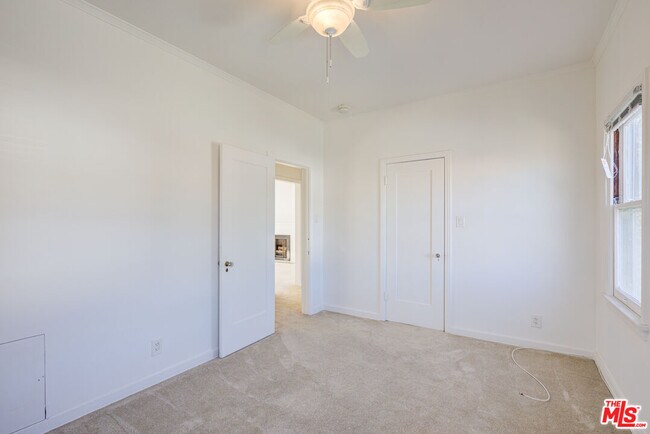 Building Photo - 1447 N Vista St