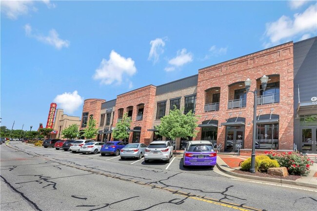 Building Photo - 1252 Ainsworth Alley