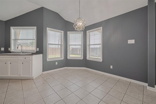 Building Photo - 9631 Highland Pointe Dr