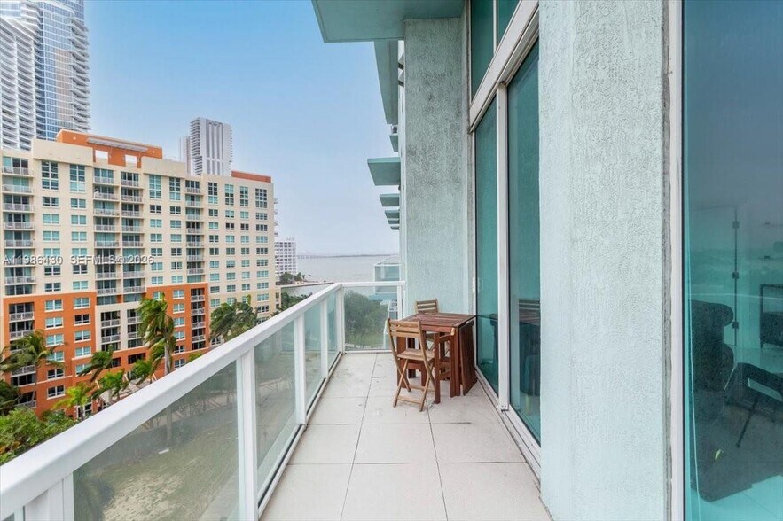 Building Photo - 1900 N Bayshore Dr