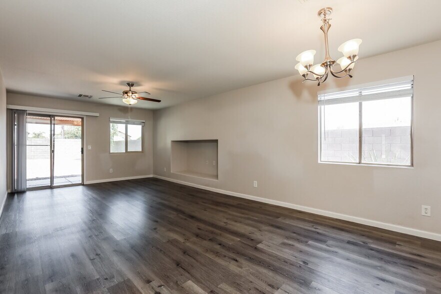 Building Photo - 1074 E Silversmith Trail
