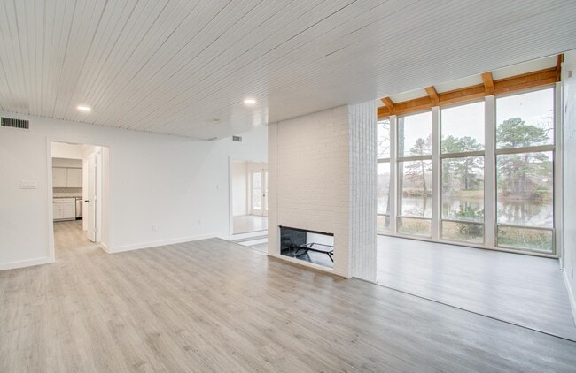 Building Photo - 417 Brook Hollow Dr