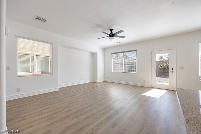 Building Photo - 212 Fairway Woods Dr