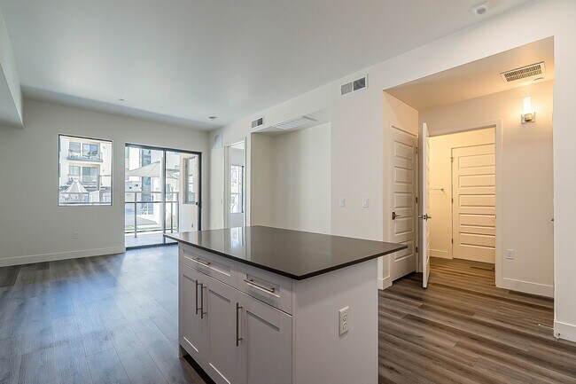 Building Photo - Beautiful One Bedroom in Old Town!