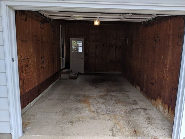 Building Photo - 850/852 Truax Boulevard