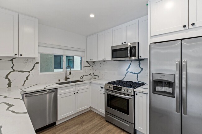 Interior Photo - 4th Ave