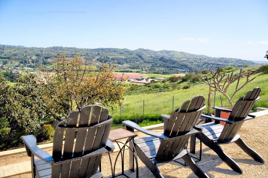 Lounging area to enjoy the Bonsall Views - 5935 Redondo Dr
