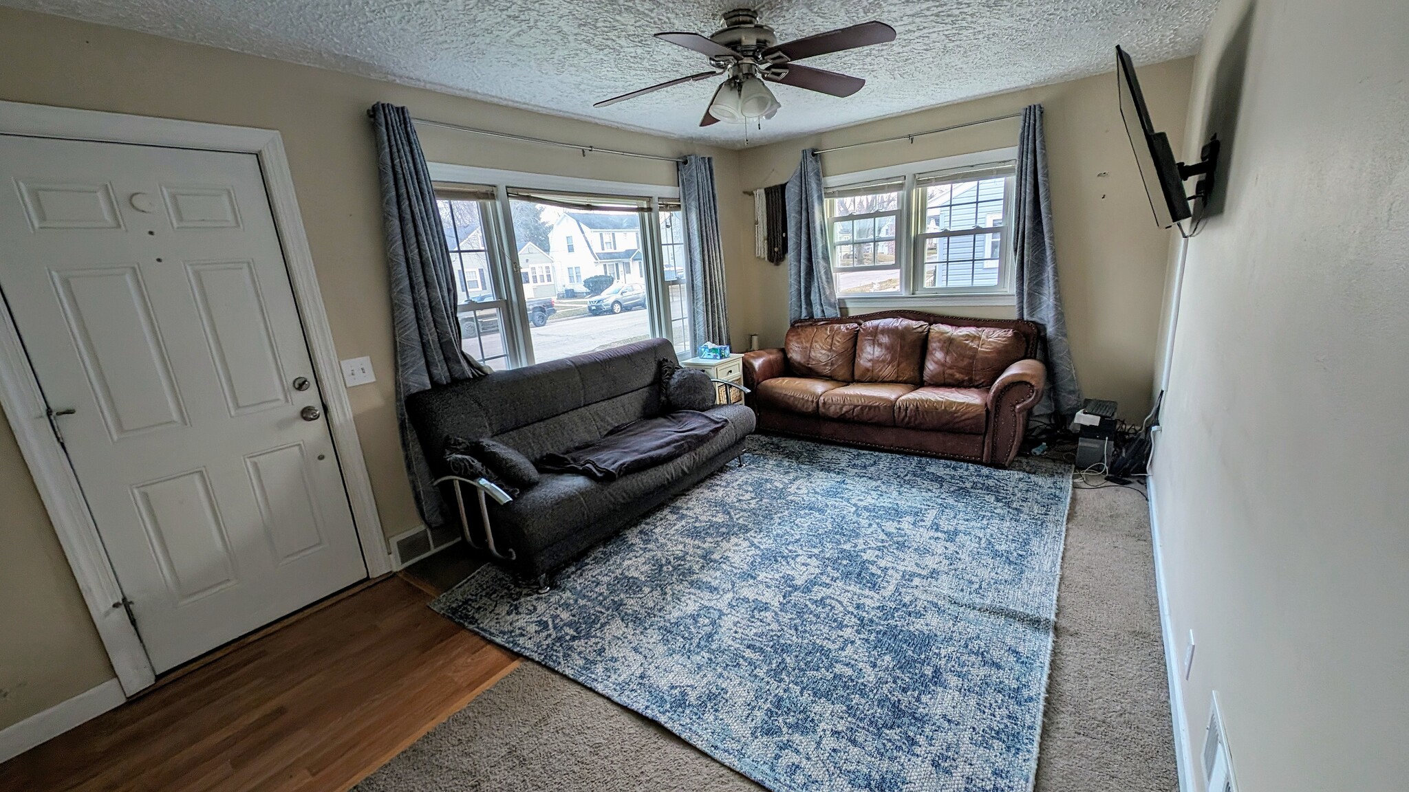 Building Photo - 729 Caroline St