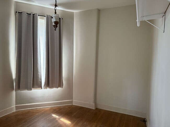 Building Photo - 1415 St James Ct