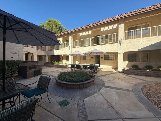 Building Photo - Jess Ranch- Brookhollow Condo, 55+ Communi...
