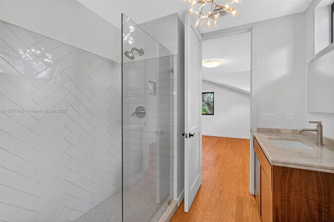 Building Photo - 2330 Overbrook St