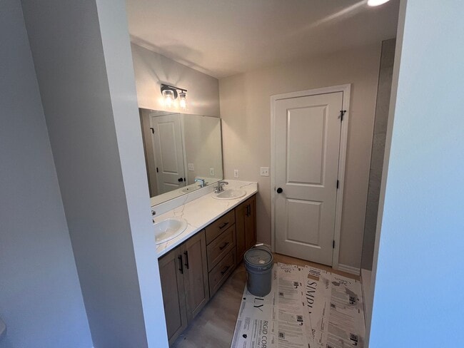 Building Photo - Beautiful, brand-new, 3-bedroom, 2-bath home in Nixa with a 3-car garage.