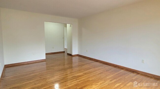 Building Photo - 505 Lincoln Blvd