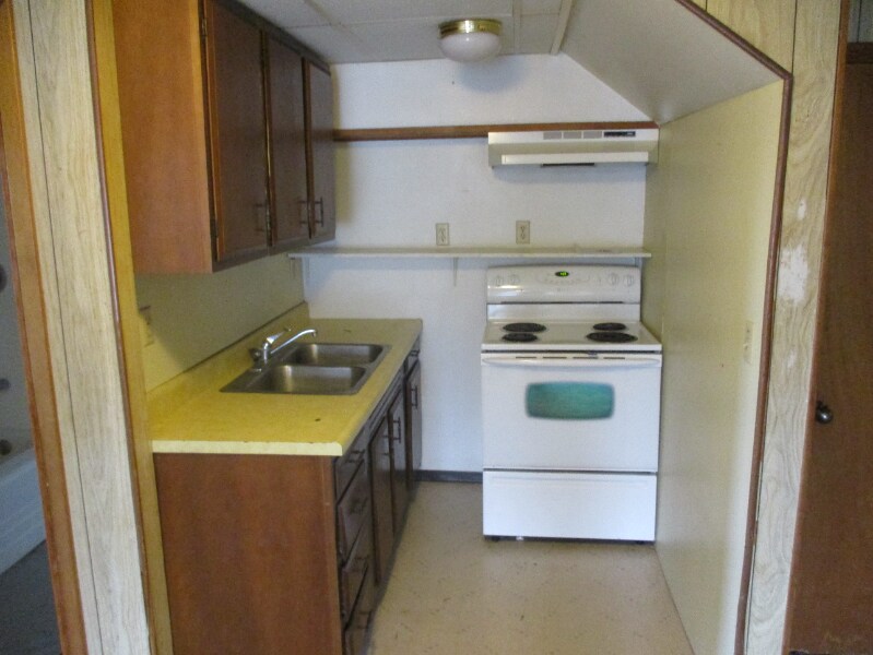 Building Photo - 512 9th St N