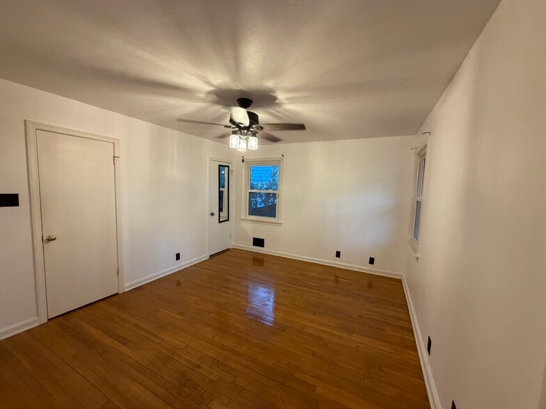 Building Photo - 161 Blades St