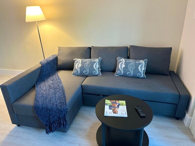 Building Photo - 2900 Banyan St