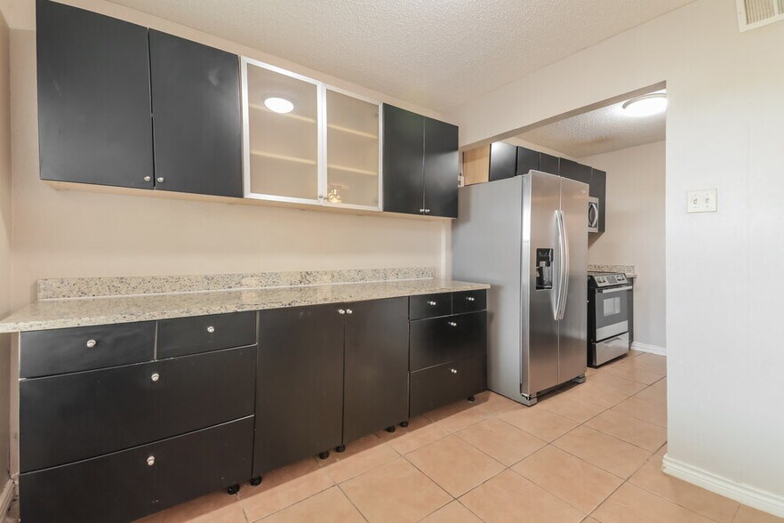 Building Photo - 402 Dawn Dr