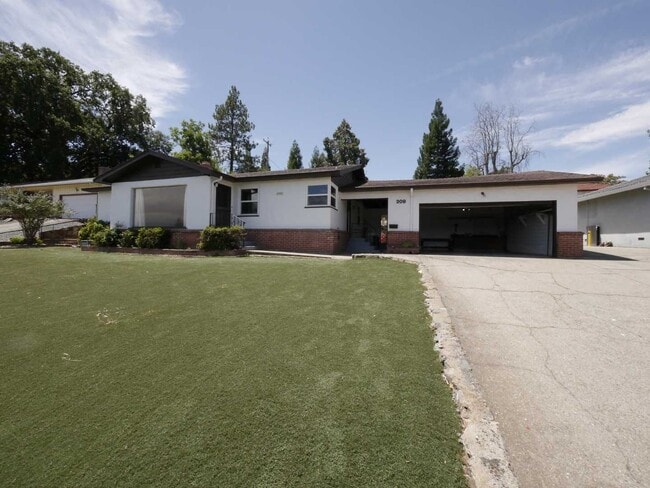 Primary Photo - 209 Schober Ave