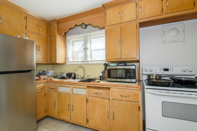 Building Photo - 3940 N 64th St