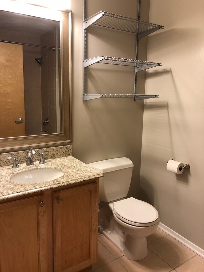 Building Photo - 6 S Laflin St