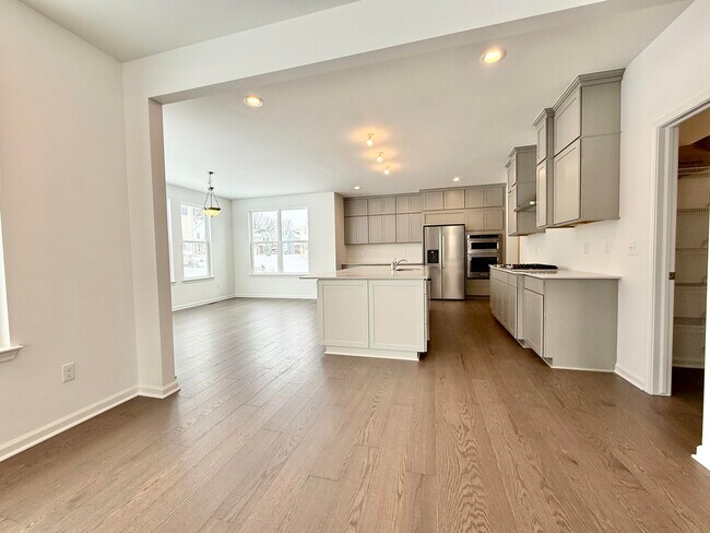 Building Photo - 6173 S Trailwoods Dr