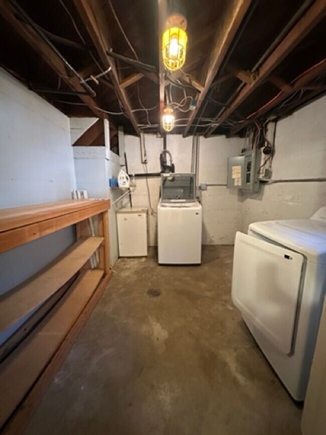 Building Photo - Spokane Bungalow