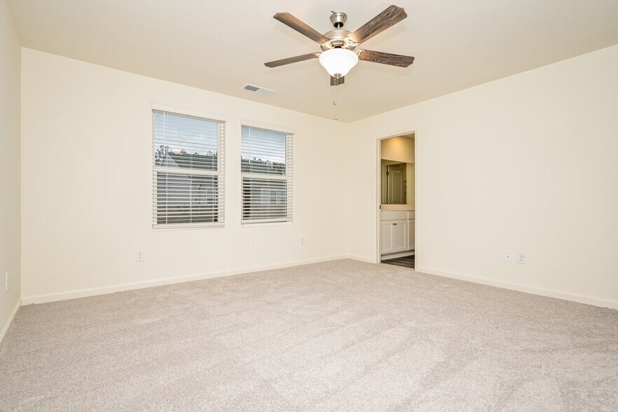 Building Photo - 7661 Saffron Ave