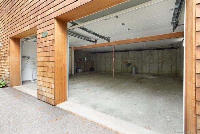 Building Photo - 172 Under Mountain Rd